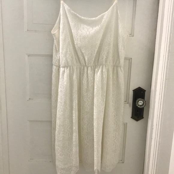 LOVELY LACE DRESS - Picture 2 of 3